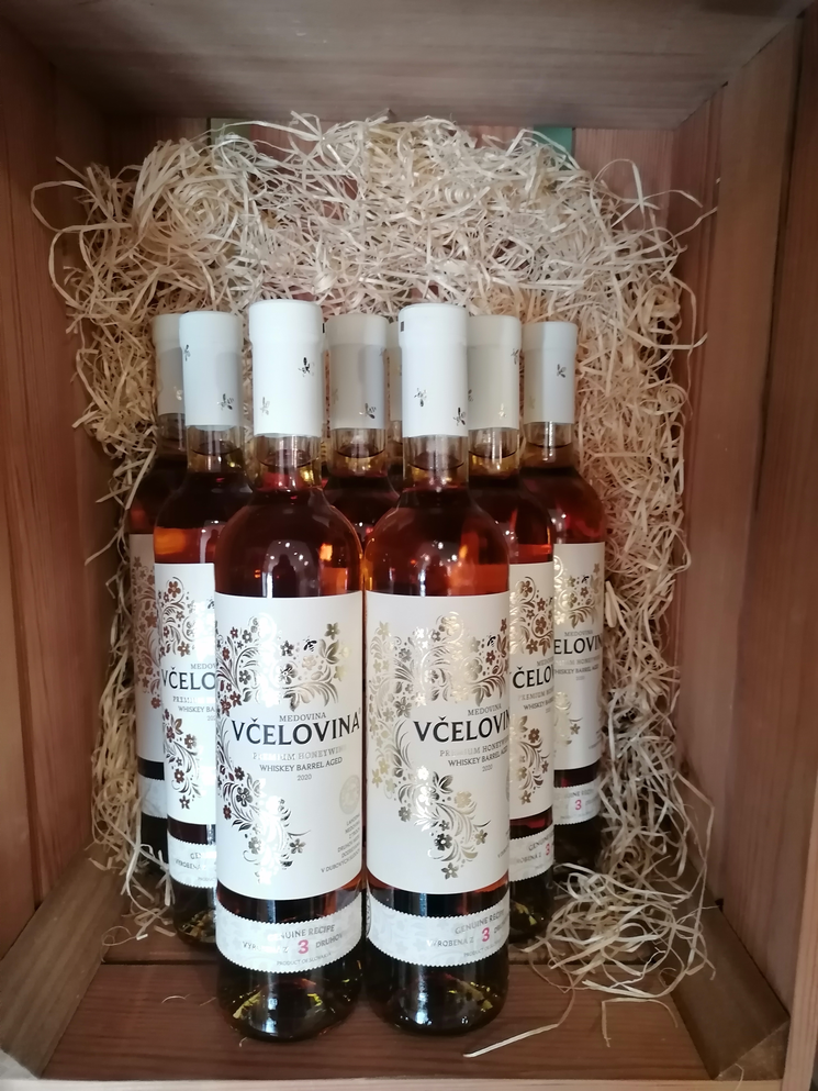 včelovina whiskey barrel